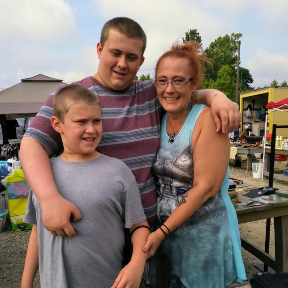 Meet your Posher, Amy - Picture 2 of 2